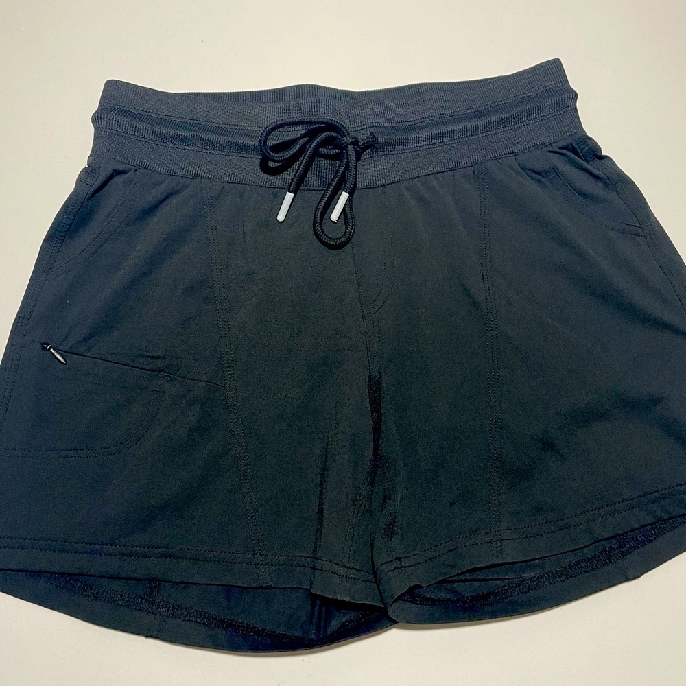 Zyia Canyon Shorts